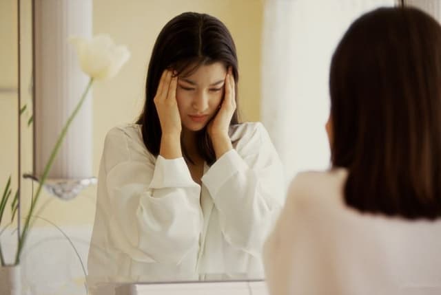 Đau đầu chóng mặt buồn nôn là bệnh gì?