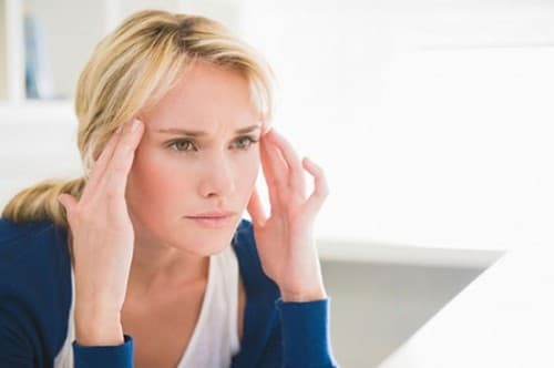 Đau đầu như kim châm có thể là triệu chứng của nhiều bệnh lý khác nhau về nội sọ