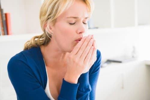 Đau ngực bên phải khó thở là bệnh gì?