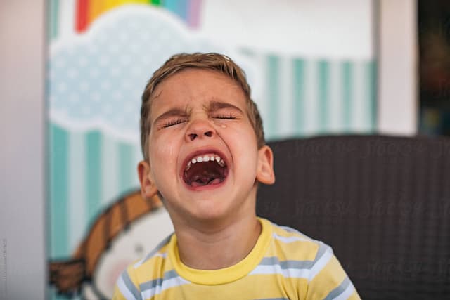 Những nguyên nhân gây đau ngực ở trẻ em mẹ cần biết