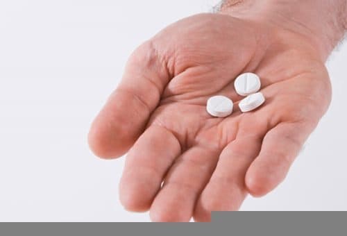 Người bệnh trước nội soi dạ dày cần thông báo cho bác sĩ các loại thuốc đang sử dụng