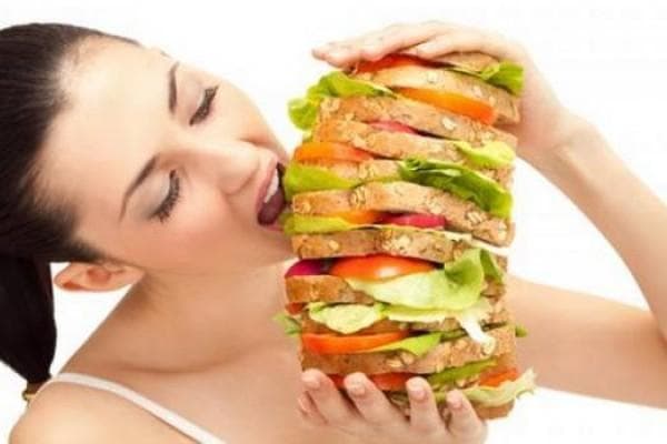 Thực phẩm ăn nhanh, thực phẩm chứa nhiều dầu mỡ là nguyên nhân làm tăng nguy cơ mắc gan nhiễm mỡ