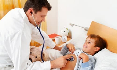 Khi đau bụng chỗ mỏ ác dữ dội cần đưa trẻ đi khám chuyên khoa ngay