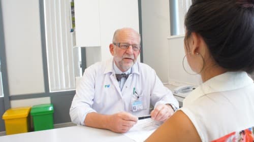 Khám chuyên khoa để được các bác sĩ tư vấn cụ thể về đau nửa đầu và cách điều trị hiệu quả nhất