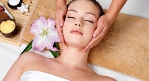 Thư giãn nghỉ ngơi giúp giảm triệu chứng đau nửa đầu cũng như giảm tần suất xuất hiện cơn đau