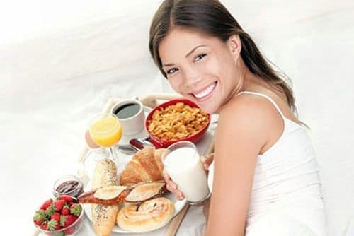 Để đảm bảo cơ thể khỏe mạnh cần ăn uống đảm bảo đầy đủ dinh dưỡng