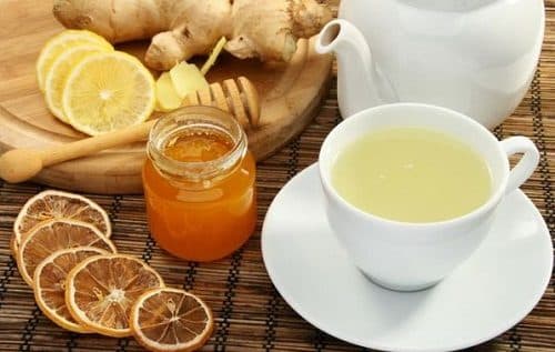 Uống trà gừng cũng giúp chữa đau bụng hiệu quả