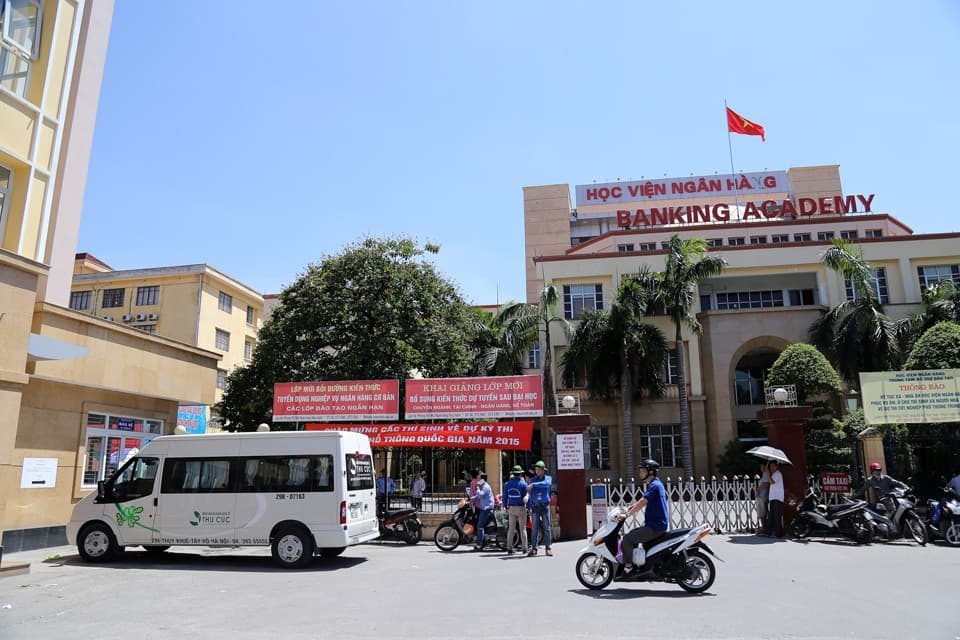 Bình nước miễn phí – Tiếp sức mùa thi 