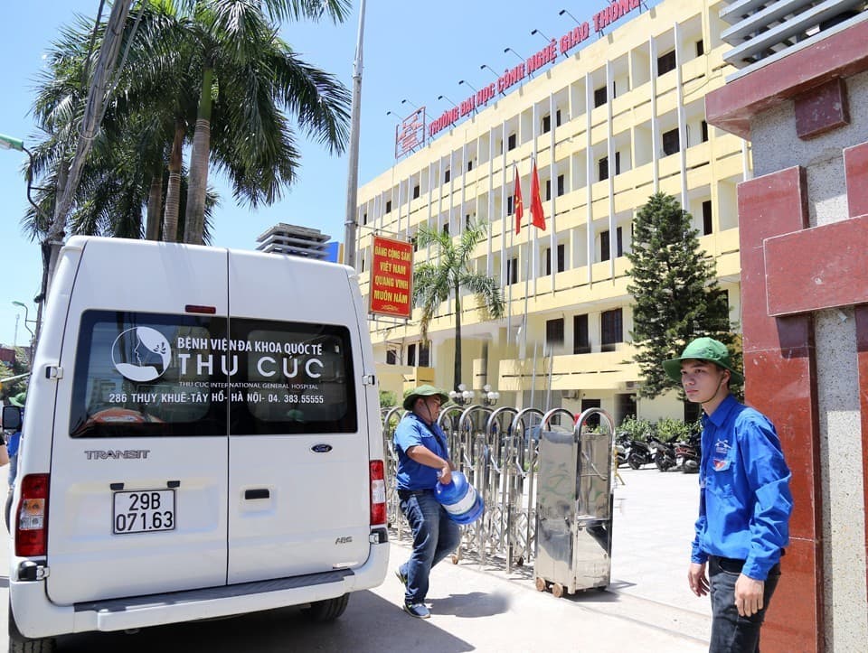 Bình nước miễn phí – Tiếp sức mùa thi