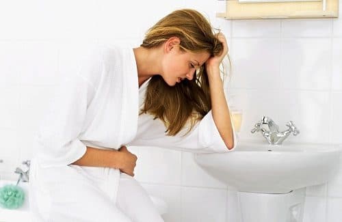 Táo bón làm cho cơ thể không tự bài trừ độc tố ra bên ngoài, khiến cơ thể khó chịu, nổi mụn, mệt mỏi