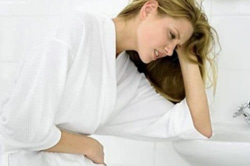 Khi bị viêm loét dạ dày tá tràng, người bệnh sẽ có biểu hiện đau bụng, rối loạn tiêu hóa