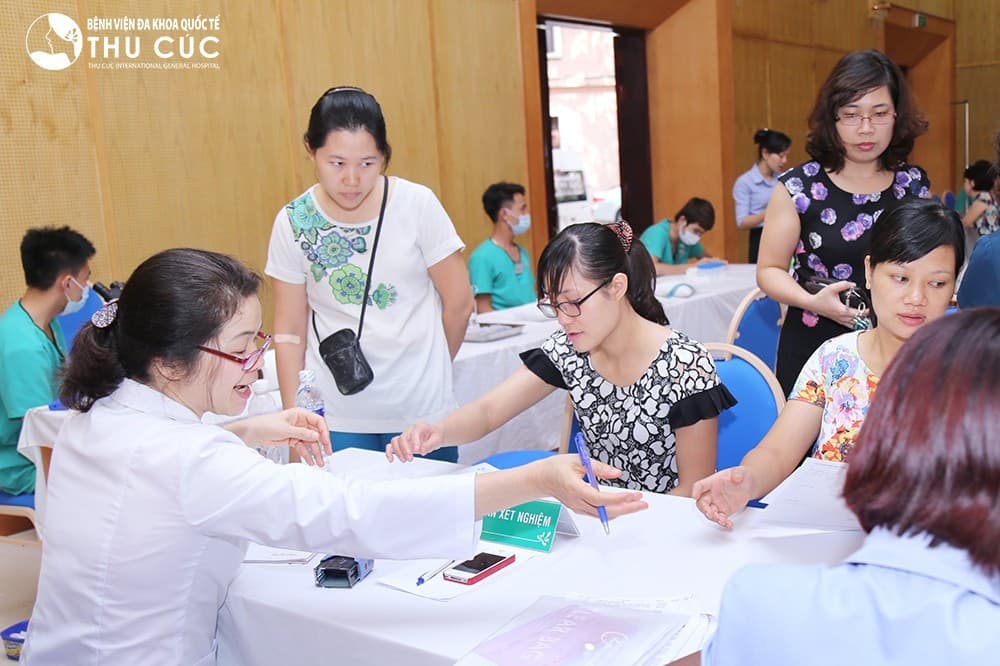 Bác sĩ tư vấn tận tình