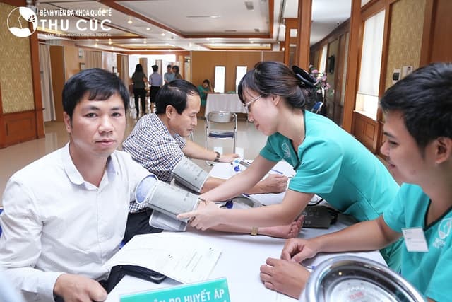 Quận ủy Tây Hồ khám sức khỏe tại Bệnh viện Thu Cúc