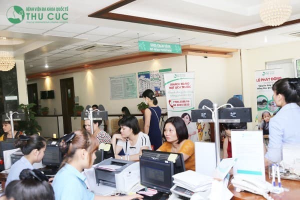 Cán bộ nhân viên Quận ủy Tây hồ đến khám tại Bệnh viện Thu Cúc