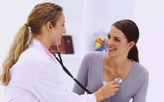 Đau giữa ngực là bị bệnh gì triệu chứng hết khi nghỉ ngơi