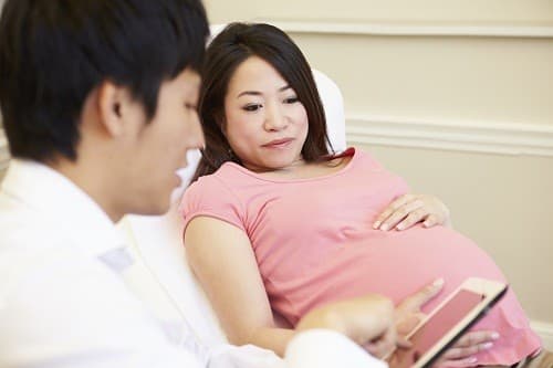 Hiện tượng đau bụng ở 3 tháng cuối của thai kỳ có thể là dấu hiệu của sinh non.