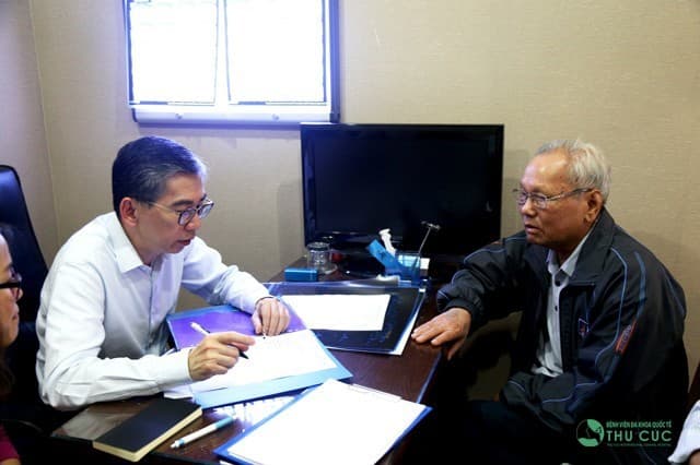 Những người nằm trong nhóm nguy cơ mắc bệnh cao nên trao đổi với bác sĩ về việc tầm soát ung thư đại trực tràng.