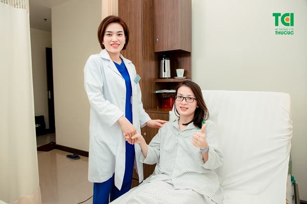 Chị em nên tiến hành điều trị các bệnh phụ khoa để tránh những rủi ro mà bệnh có thể gây ra.