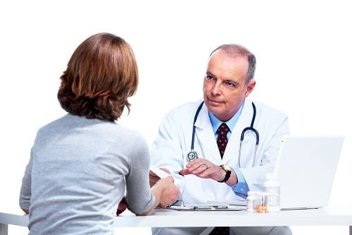 Nhận biết được các biểu hiện của bệnh lupus ban đỏ để điều trị sớm là rất cần thiết, giúp hạn chế các biến chứng nguy hiểm. 