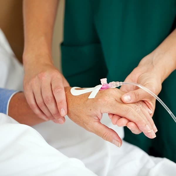 Hóa trị thường là phương pháp điều trị chủ yếu cho ung thư phổi giai đoạn cuối.