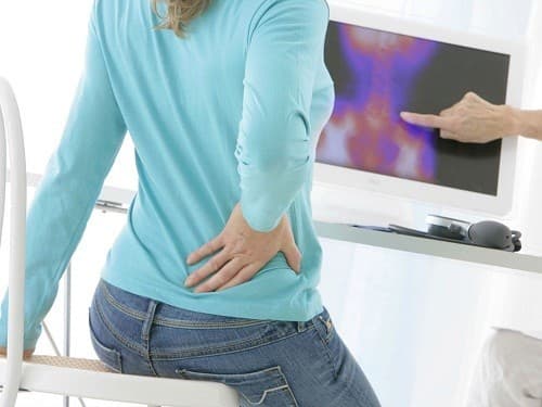 Chỉ mổ để lấy sỏi thận khi sỏi có kích thước rất lớn, gây ra bởi nhiễm trùng, ngăn cản dòng chảy của nước tiểu ra khỏi thận hoặc gây ra các vấn đề khác như chảy máu nghiêm trọng.