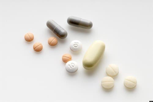 Viêm đường tiết niệu mạn tính thường được điều trị lâu dài bằng kháng sinh liều thấp trong hơn 1 tuần sau khi các triệu chứng ban đầu giảm dần. 