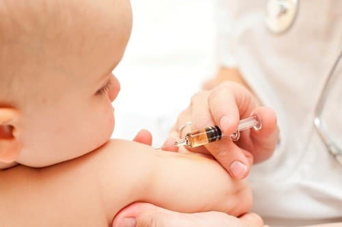 Tiêm vắc xin phòng bệnh viêm gan siêu vi B là cách hiệu quả nhất để phòng bệnh này ở trẻ em. 