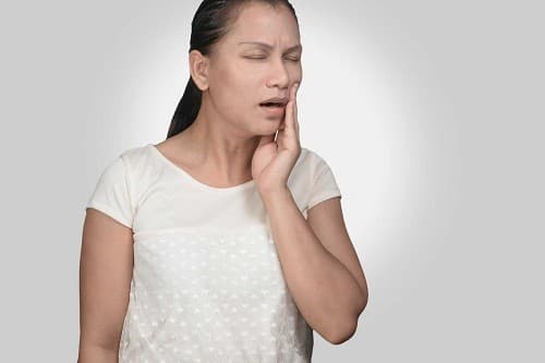 Đau hàm có thể là dấu hiệu của nhồi máu cơ tim ở nữ giới. 