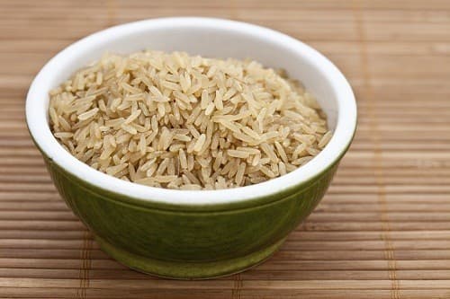 Gạo nâu có chứa nhiều phytates, một chất có thể ảnh hưởng tới khả năng hấp thụ chất sắt của cơ thể.