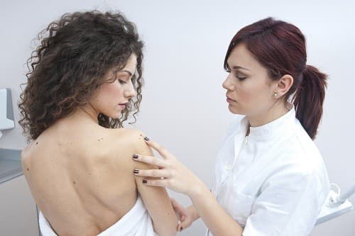 Các vết bớt hoặc nốt ruồi trên cơ thể phụ nữ mang thai sẽ trở nên tối hơn trong quá trình mang thai.