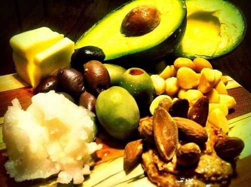 Bệnh nhân tiểu đường không nên cắt bỏ hết tất cả các loại chất béo. 