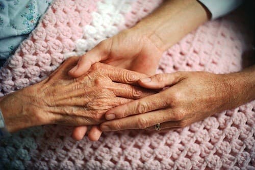 Giai đoạn thứ ba, cũng được biết đến như là giai đoạn cuối Alzheimer, là nghiêm trọng nhất. 
