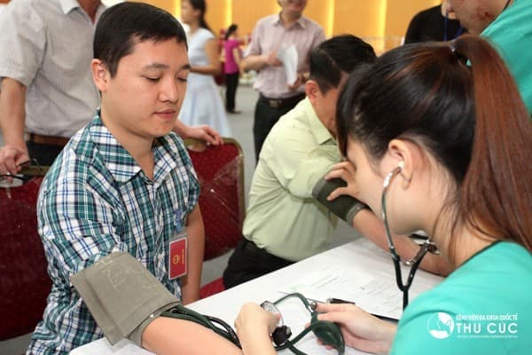 Các bác sĩ, điều dưỡng bệnh viện Thu Cúc đã có mặt rất sớm để chuẩn bị cho buổi khám diễn ra thuận lợi nhất