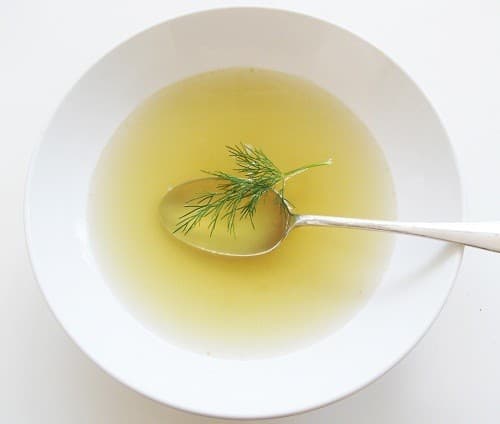 Súp, nước canh là những loại thức ăn mà người bệnh có thể ăn an toàn mà không gây nôn mửa, kích thích sự thèm ăn. 