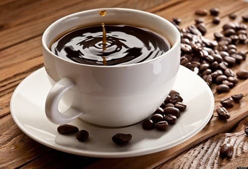 Bác sĩ cũng có thể khuyên nên uống cà phê có chứa caffein hoặc trà trong bữa ăn để tạm thời làm tăng huyết áp