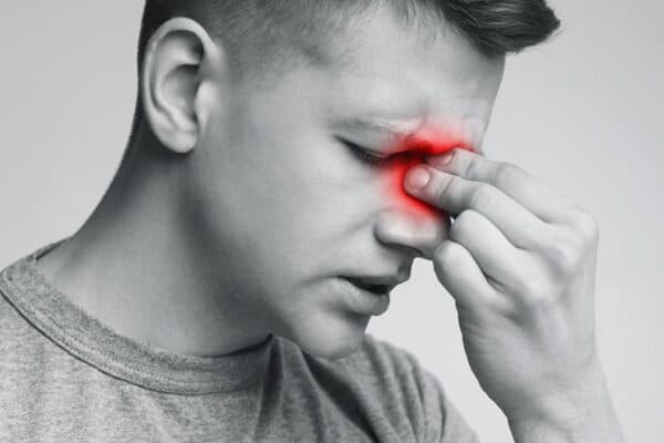 Nghẹt mũi, khó thở, đau nhức đầu... là các triệu chứng polyp mũi mọi người cần cảnh giác