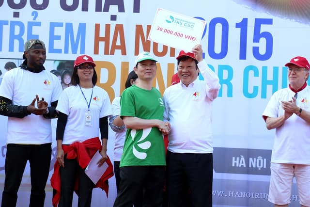Sôi động “Cuộc chạy vì trẻ em Hà Nội 2015”