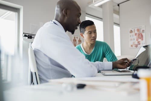 Trong hầu hết các trường hợp, ung thư được chẩn đoán bằng cách lấy một phần mô cơ thể và quan sát dưới kính hiển vi (sinh thiết).