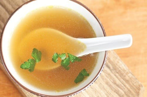 Trước khi nội soi, để làm sạch đại tràng, người bệnh nên ăn những thức ăn dạng lỏng như cháo, soup.