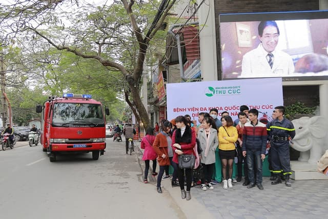 Diễn tập phòng cháy chữa cháy tại Bệnh viện Thu Cúc