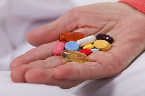 Có nhiều loại thuốc được sử dụng để điều trị nhồi máu cơ tim, tùy thuộc vào tình trạng của người bệnh.