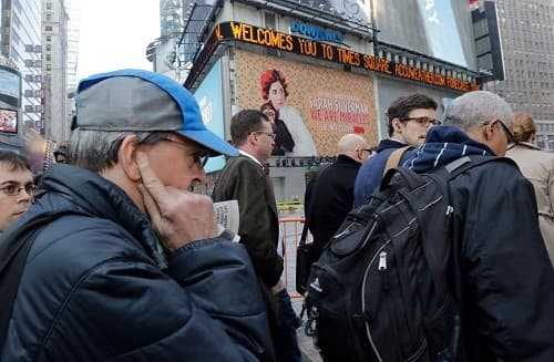 Đôi khi mất thính lực được gây ra bởi những tiếng ồn rất lớn và đột ngột. 