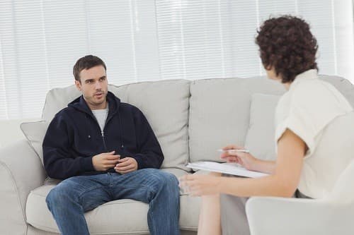 Nếu gặp khó khăn trong việc nhai hoặc nuốt dẫn tới tình trạng giảm cân, hãy sắp xếp một cuộc hẹn với các chuyên gia dinh dưỡng để xây dựng một chế độ ăn uống phù hợp.