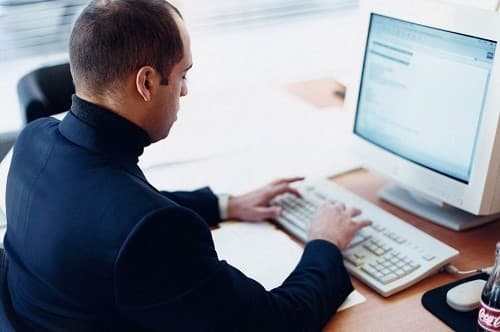 Những người ngồi một chỗ quá lâu, ít vận động có nguy cơ mắc bệnh tim cao hơn gấp 2 lần so với người hay vận động, theo một số nghiên cứu.