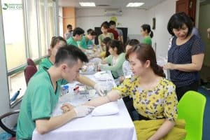 Lấy máu xét nghiệm