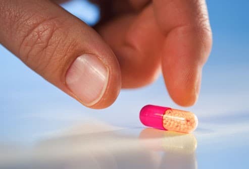 Một số loại thuốc giảm đau đầu tự kê đơn có sẵn trong các hiệu thuốc như acetaminophen, aspirin, ibuprofen, naproxen và natri có thể làm dịu cơn đau đầu. 