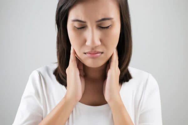 Khàn tiếng, hụt hơi có thể là dấu hiệu cảnh báo bệnh viêm thanh quản