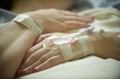 Phẫu thuật là phương pháp được nhiều người lựa chọn vì giúp loại bỏ hết sỏi và giảm nguy cơ tái lại. 