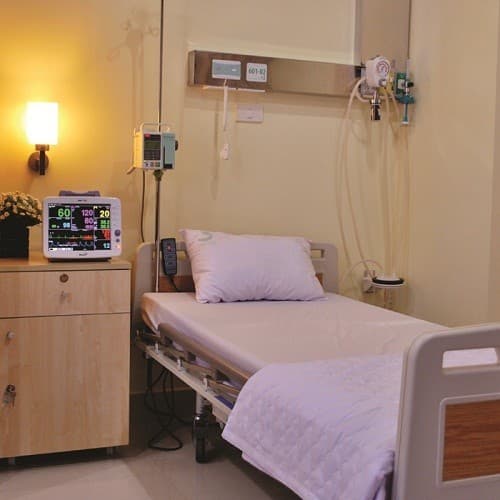 Hệ thống giường bệnh tiện nghi, hiện đại mang lại cho người bệnh cảm giác thoải mái, tự nhiên như đang ở nhà. 