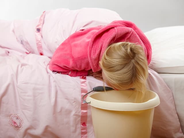 Cách cha mẹ nên xử trí khi trẻ nôn ói